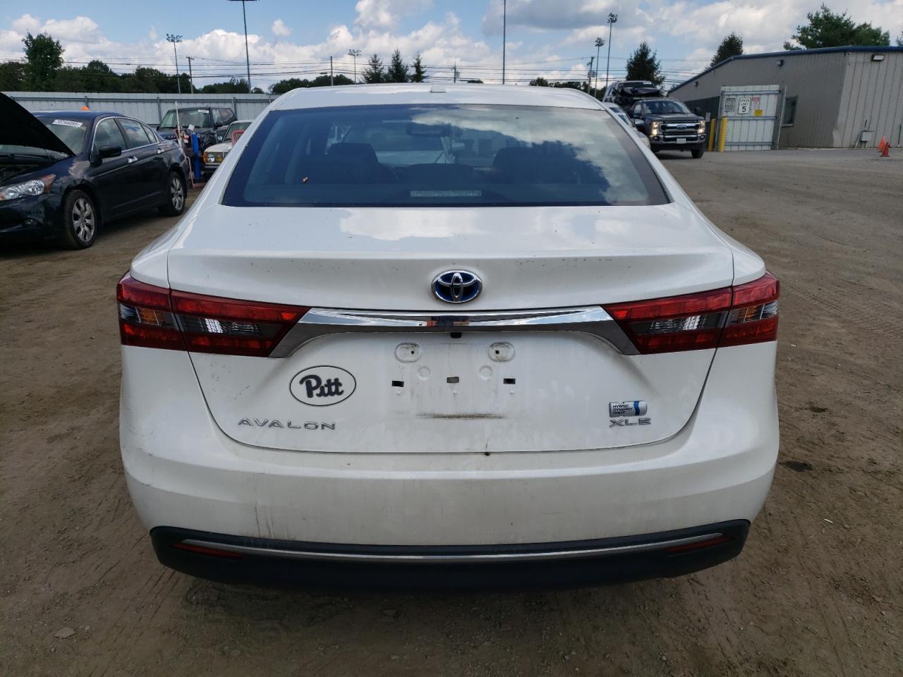 2016 Toyota Avalon Hybrid - Image 6