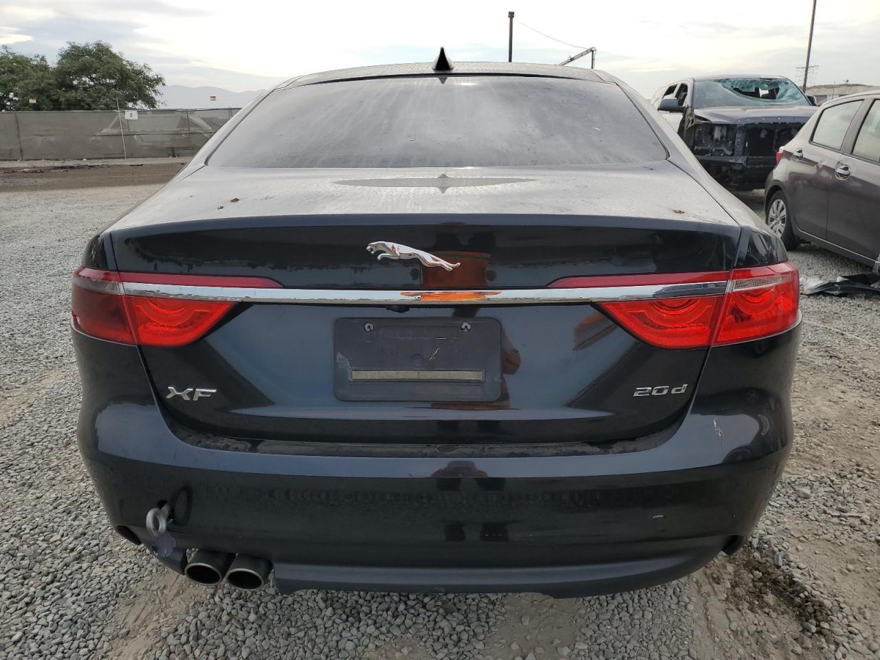 2017 Jaguar Xf Premium - Image 6