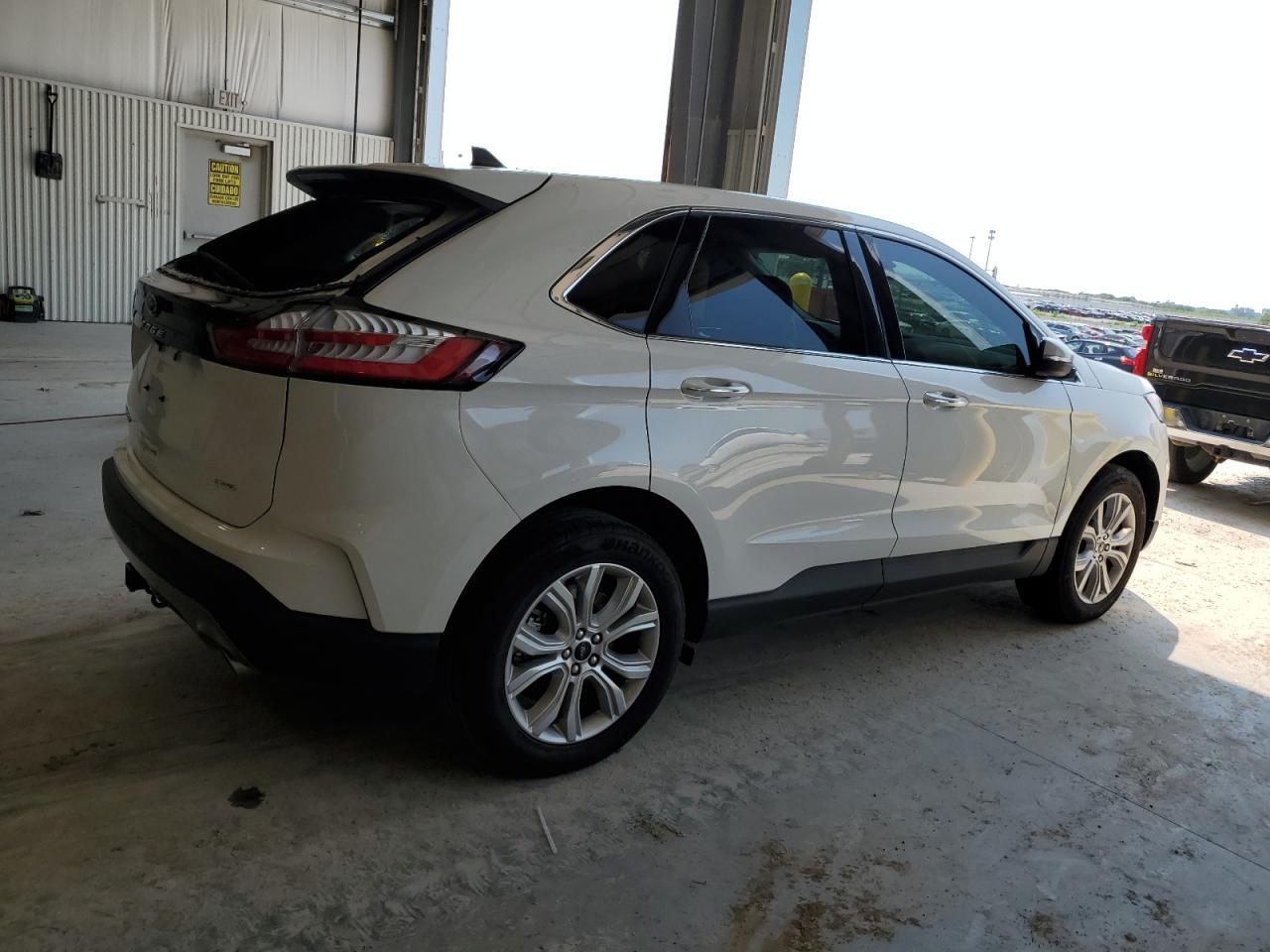 2023 Ford Edge Titanium - Image 3