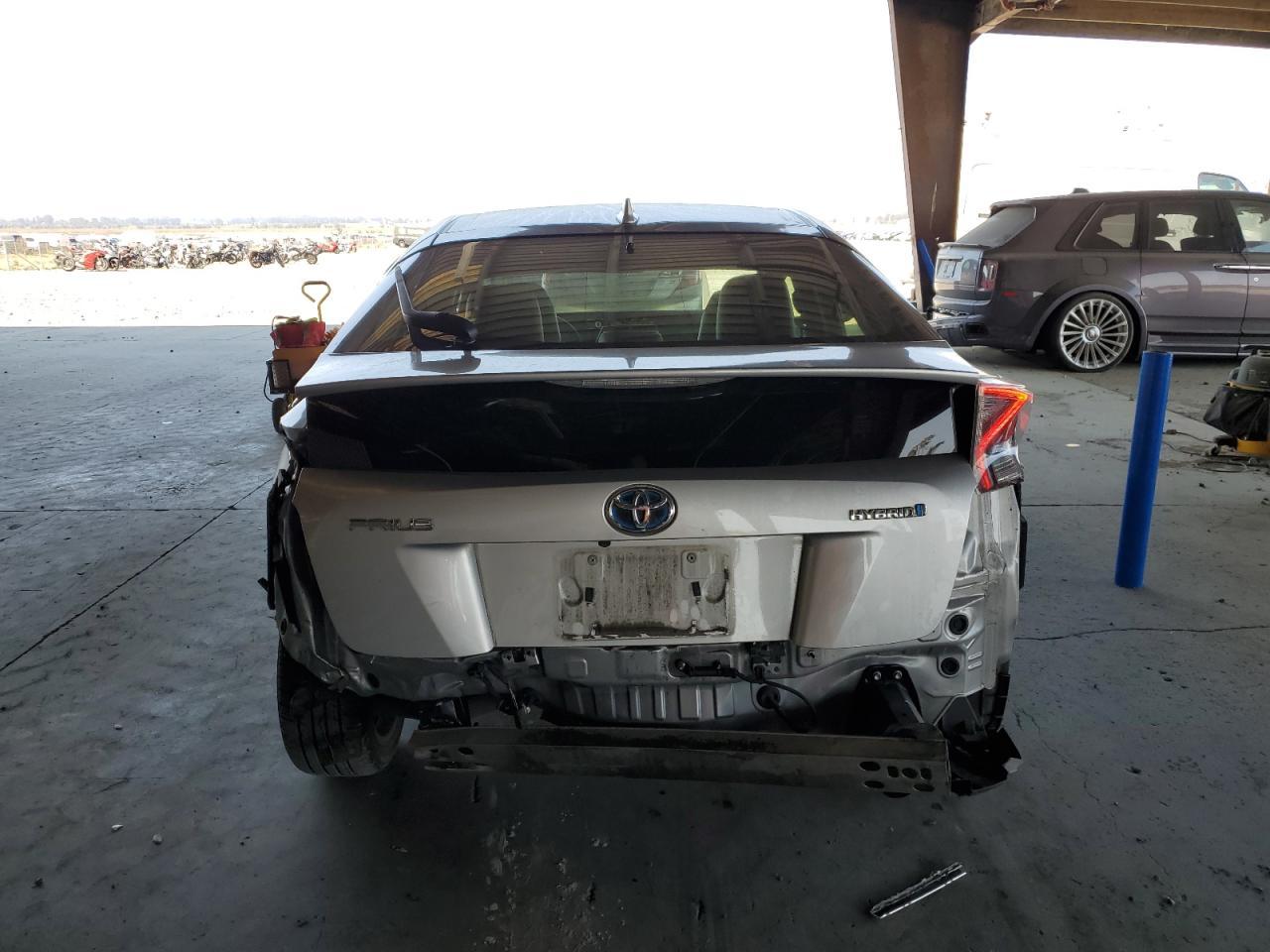 2016 Toyota Prius - Фото 6