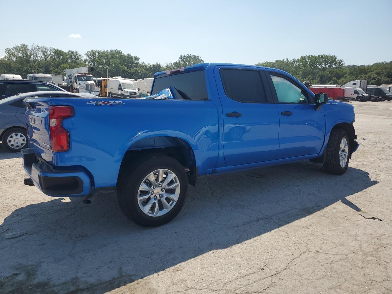 2025 Chevrolet Silverado K1500 Custom - Фото 3