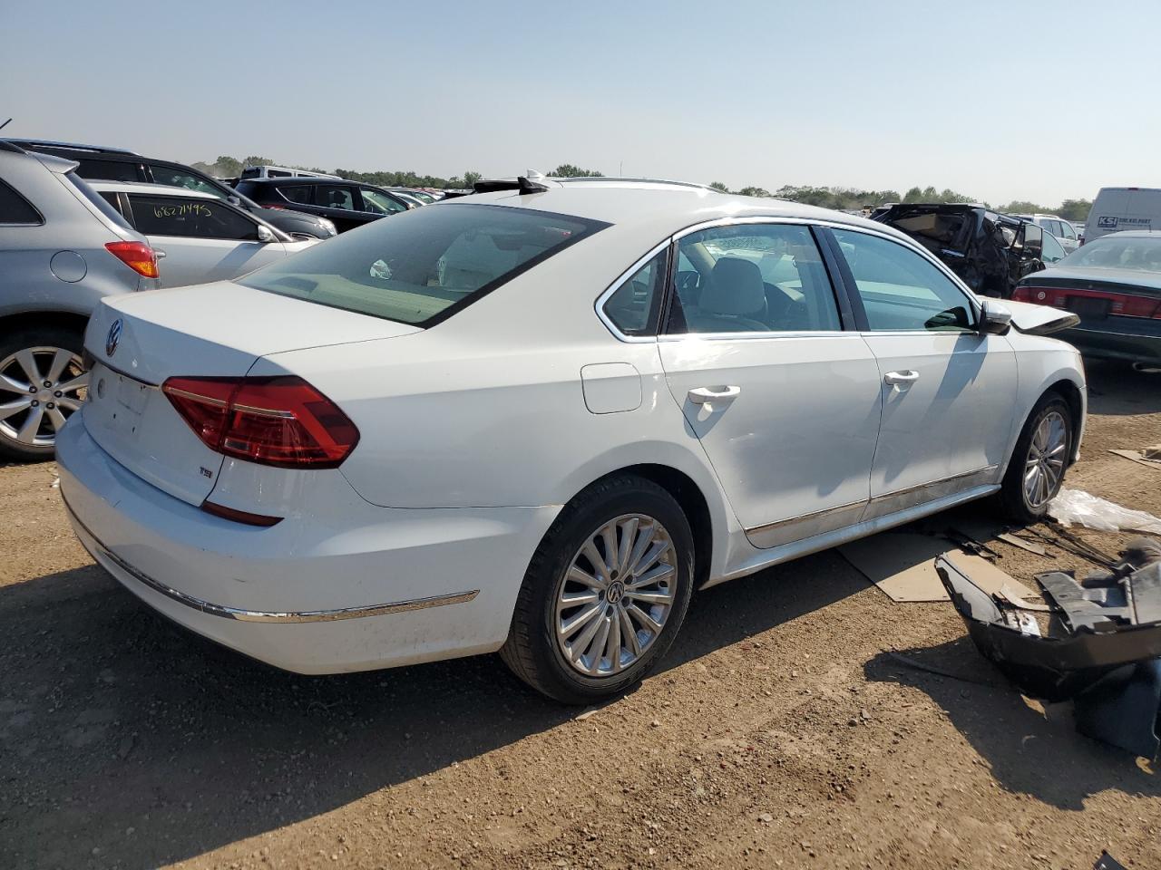 2016 Volkswagen Passat Se - Фото 3
