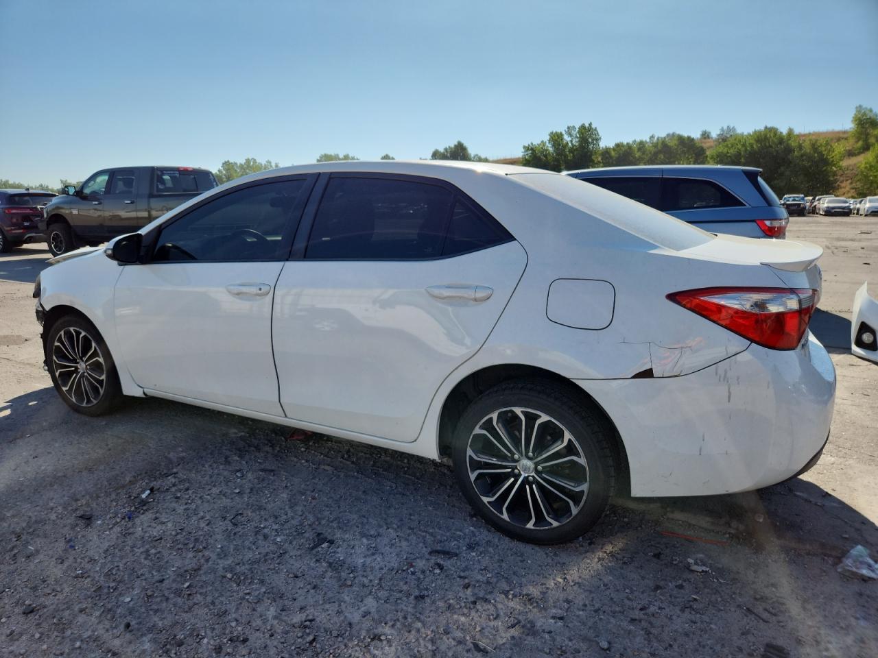 2014 Toyota Corolla L - Фото 2