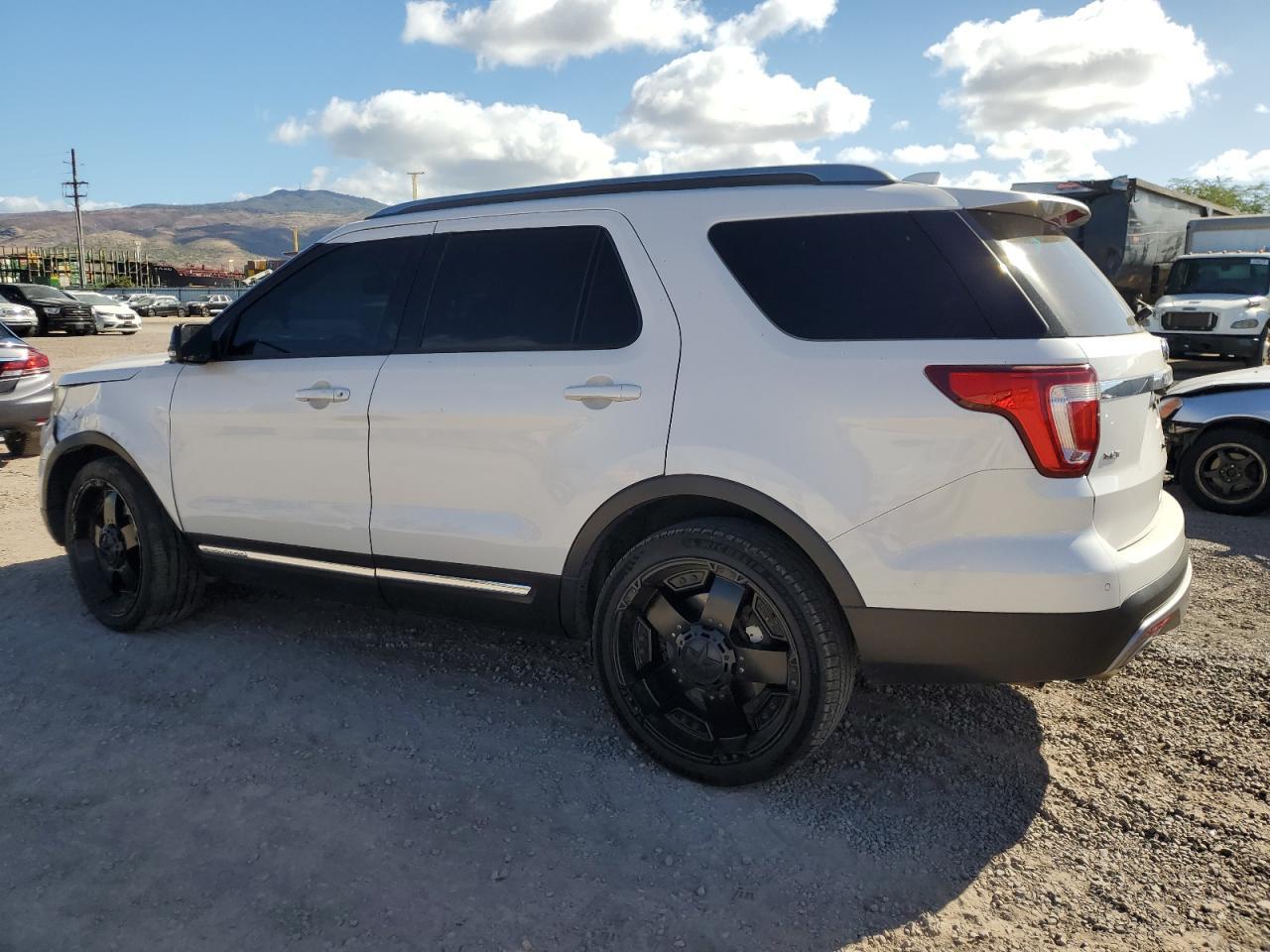 2016 Ford Explorer Xlt - Image 2