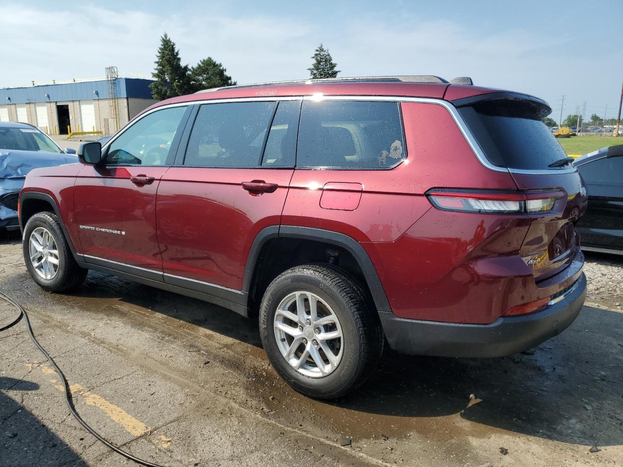 2024 Jeep Grand Cherokee L Laredo - Image 2