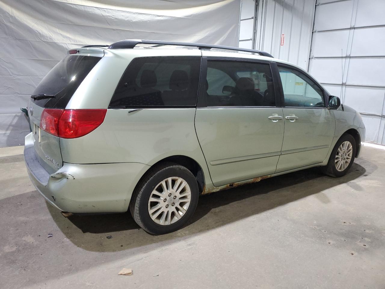2009 Toyota Sienna Le - Фото 3