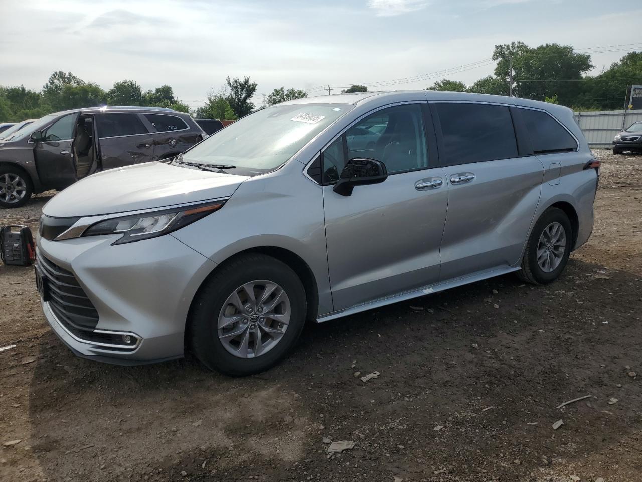 2022 Toyota Sienna Xle