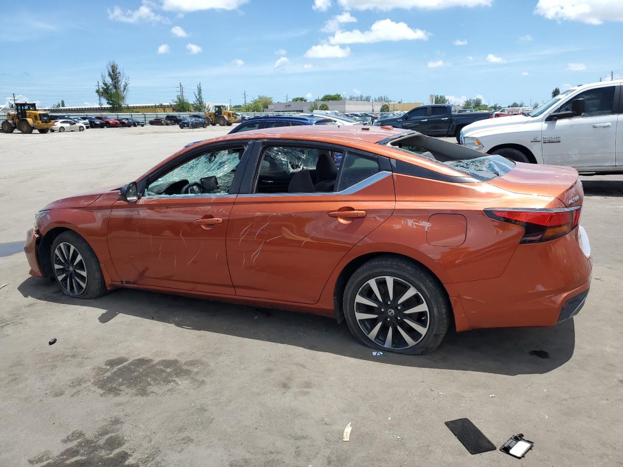 2021 Nissan Altima Sr - Фото 2