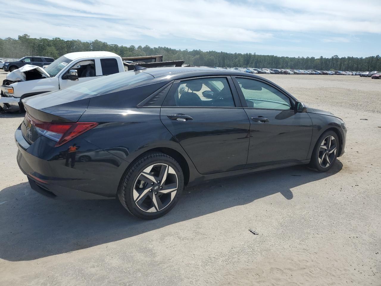 2023 Hyundai Elantra Sel - Фото 3