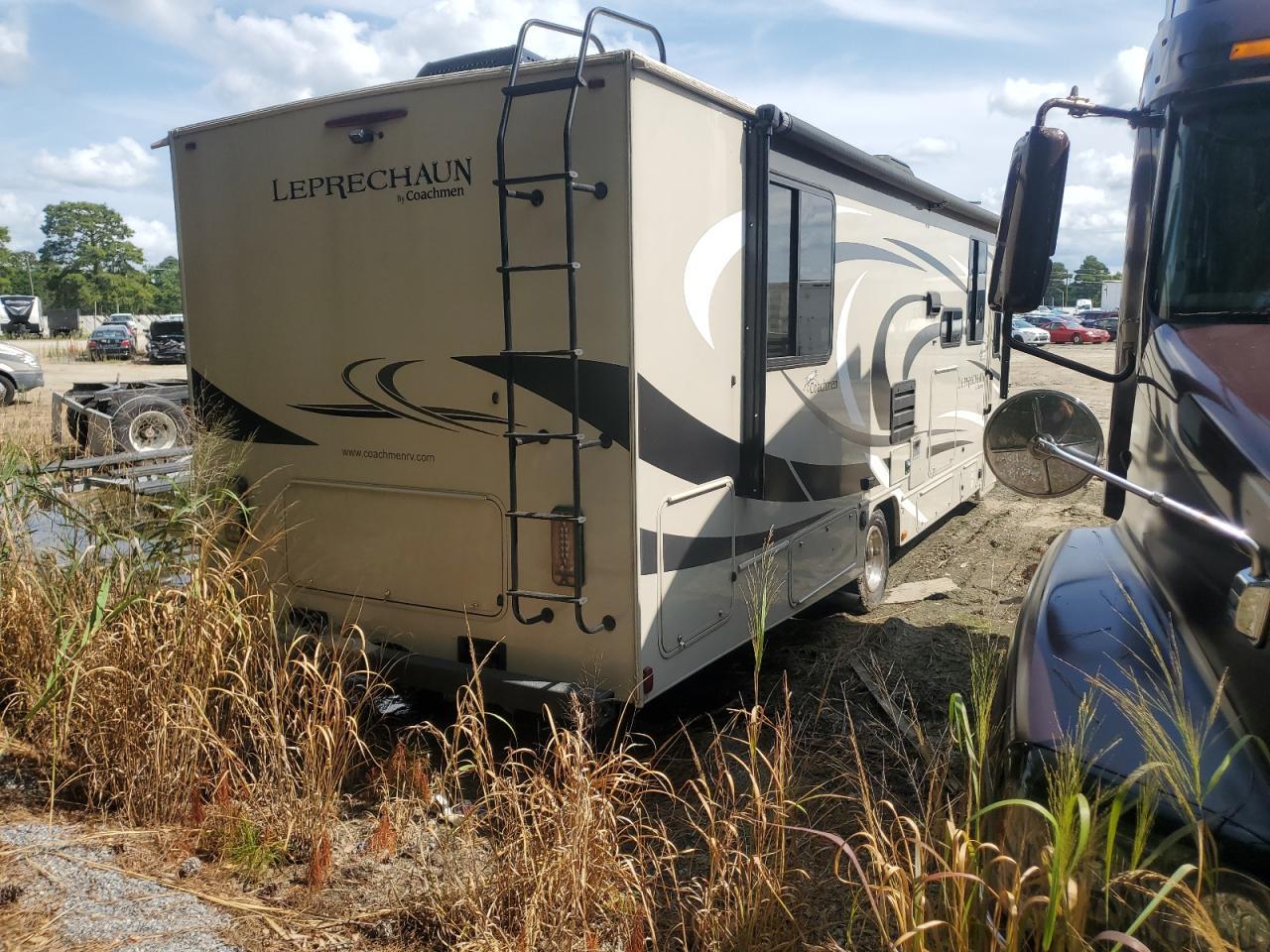 2019 Ford Econoline E450 Super Duty Cutaway Van - Image 4