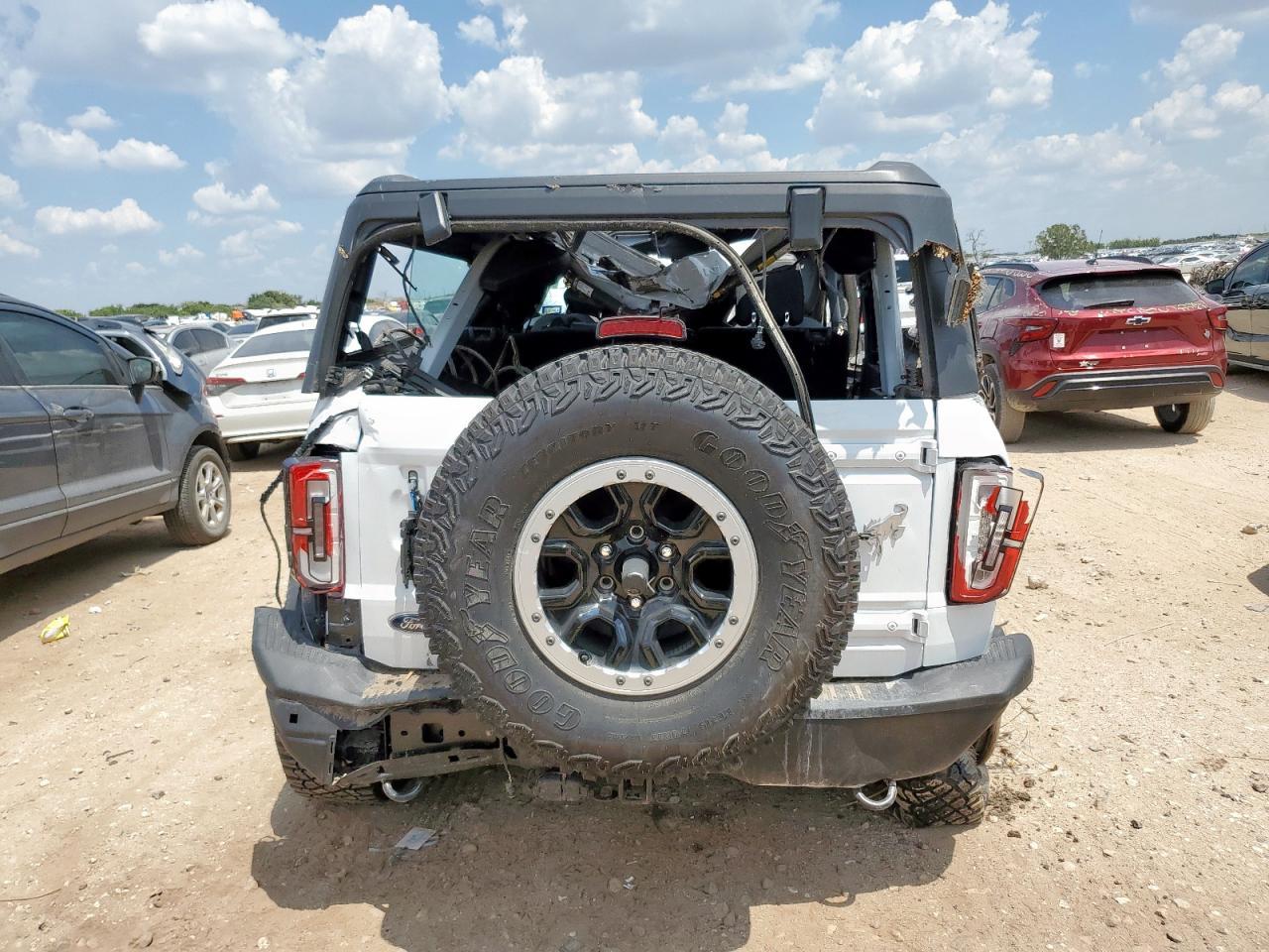 2023 Ford Bronco Base - Image 6