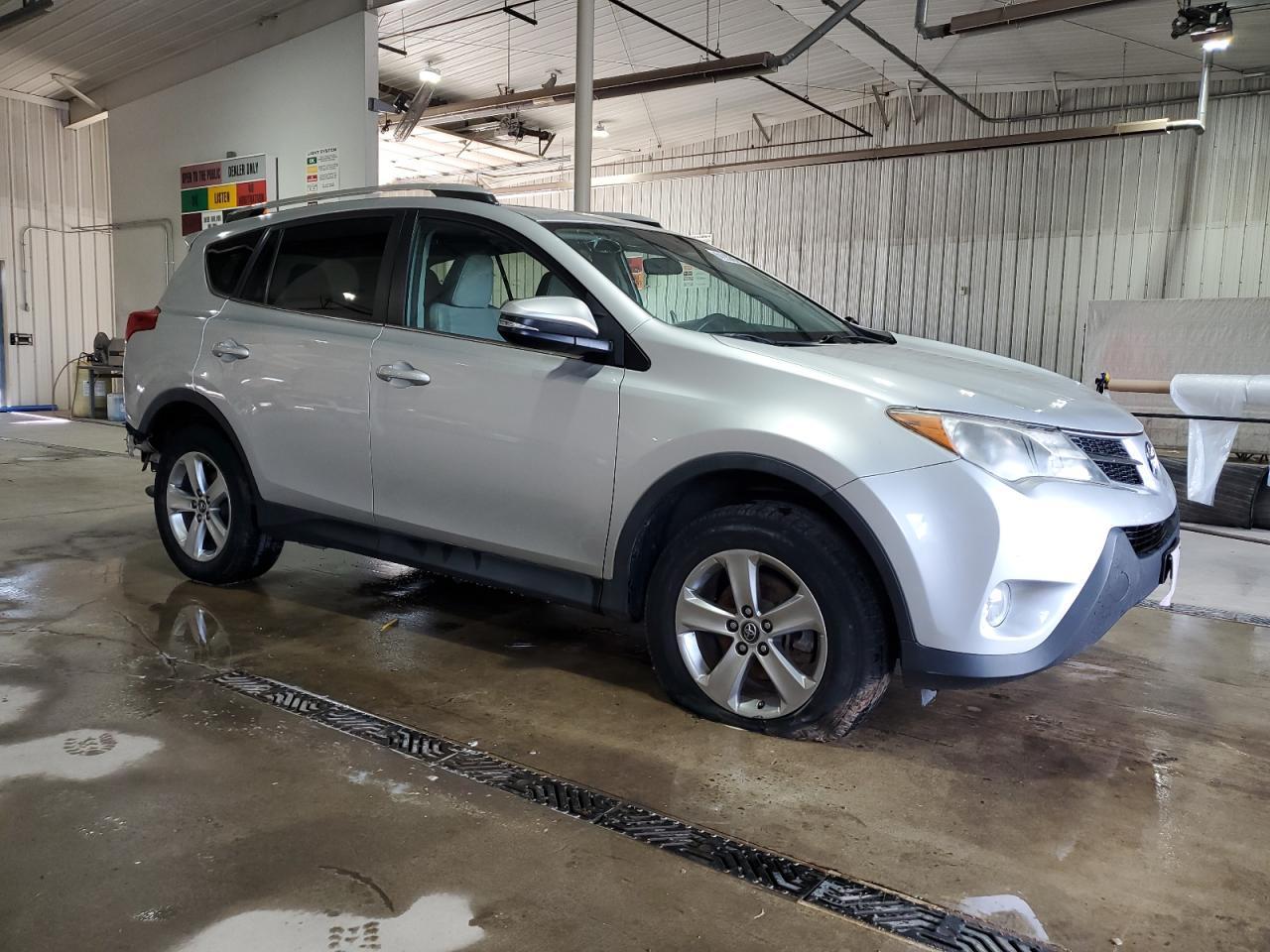 2015 Toyota Rav4 Xle - Image 4