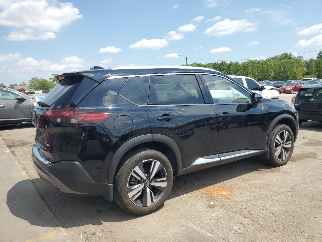 2023 Nissan Rogue Sl - Image 3