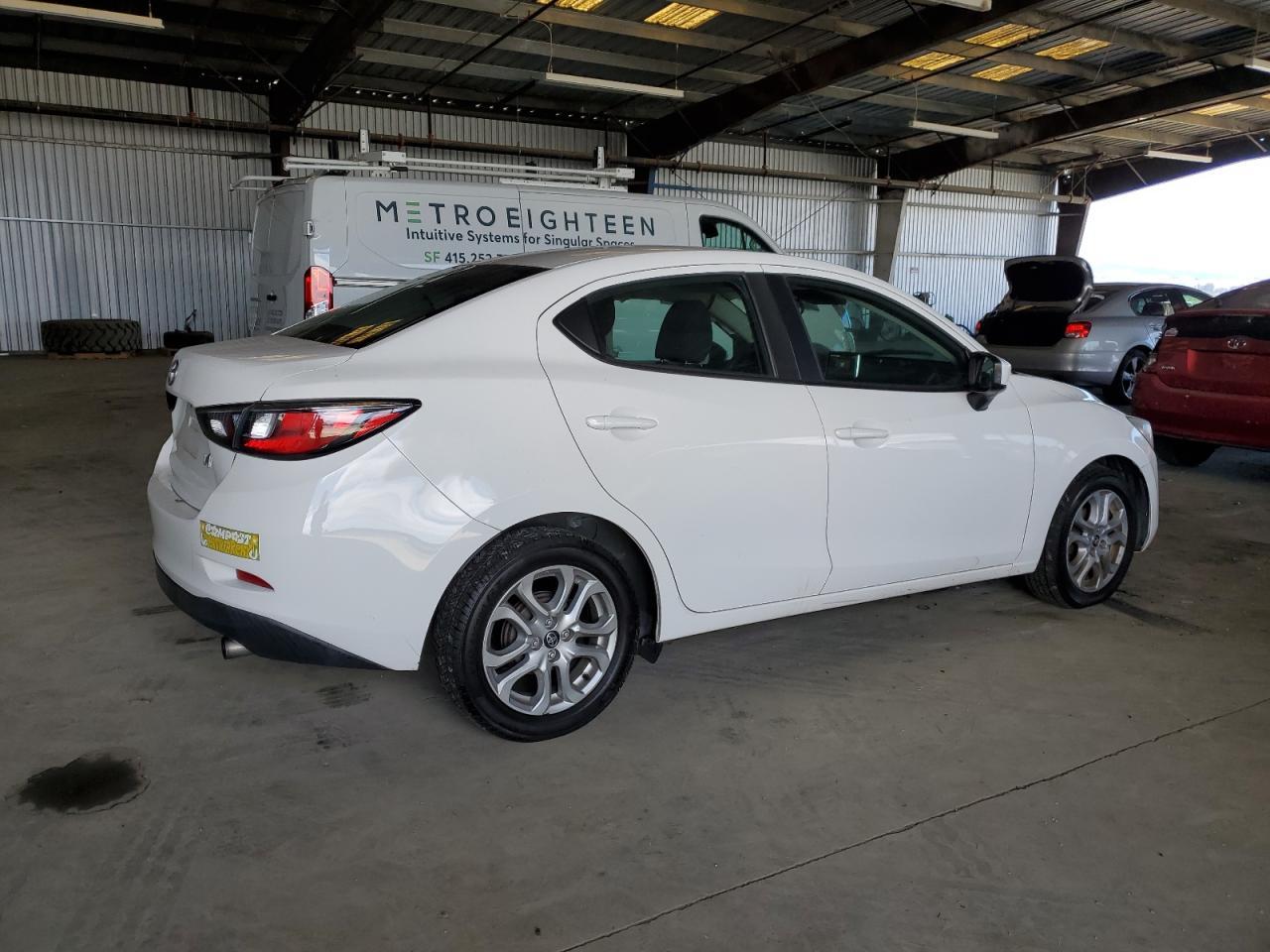 2017 Toyota Yaris Ia - Фото 3