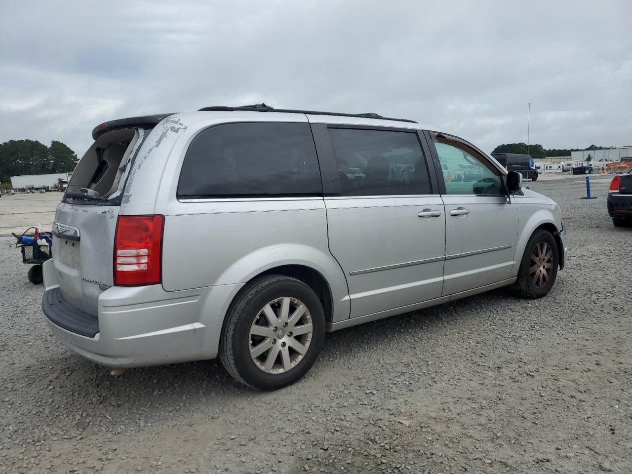 2009 Chrysler Town & Country Touring - Фото 3