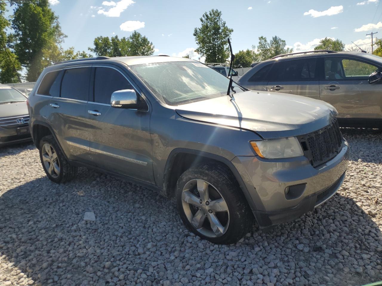 2012 Jeep Grand Cherokee Overland - Image 4