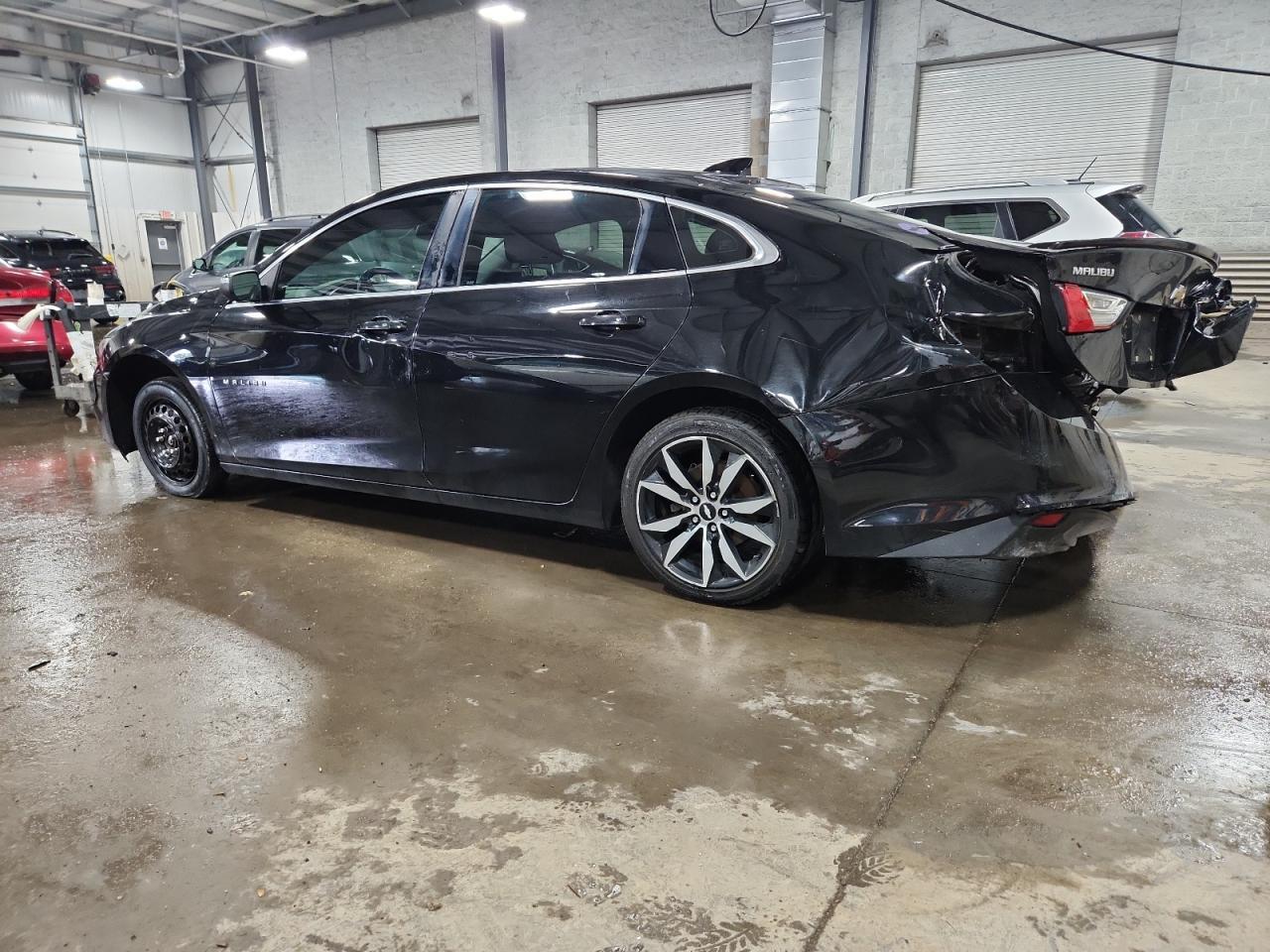 2017 Chevrolet Malibu Lt - Фото 2