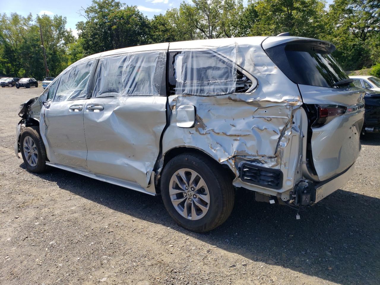 2023 Toyota Sienna Le - Фото 2