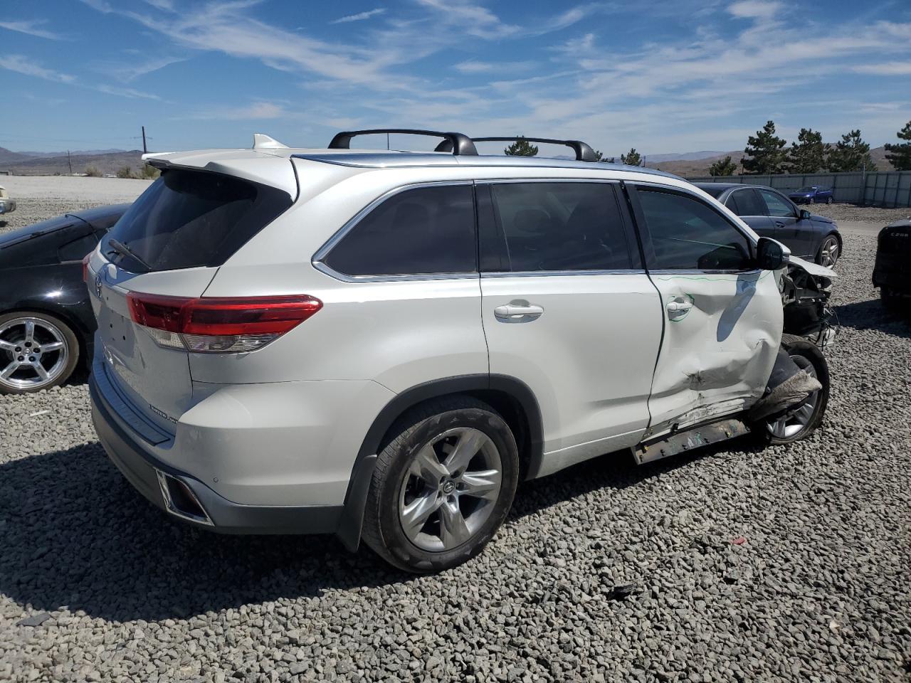2017 Toyota Highlander Limited - Image 3