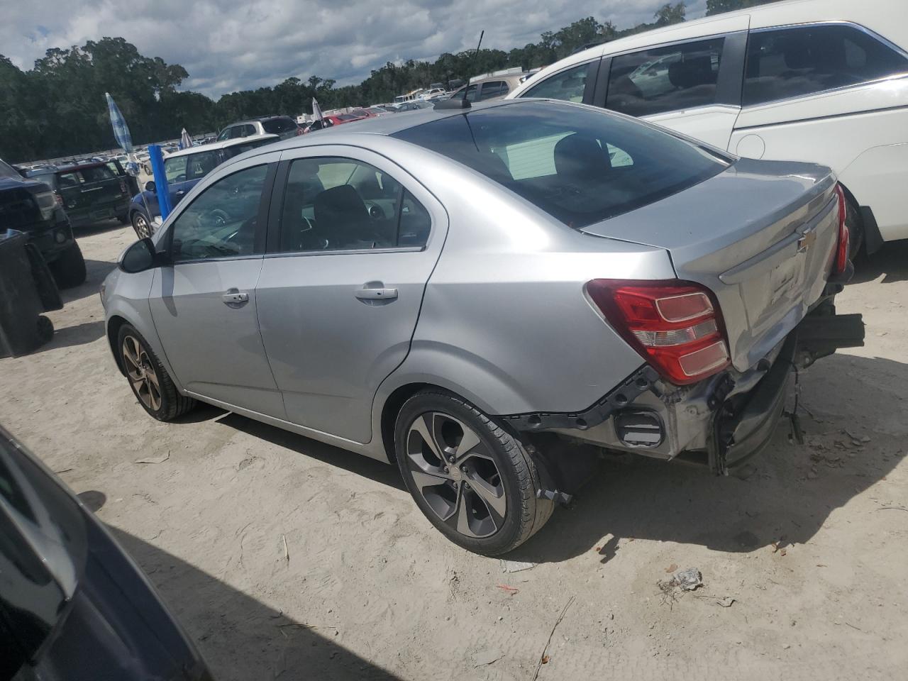 2018 Chevrolet Sonic Premier - Фото 2