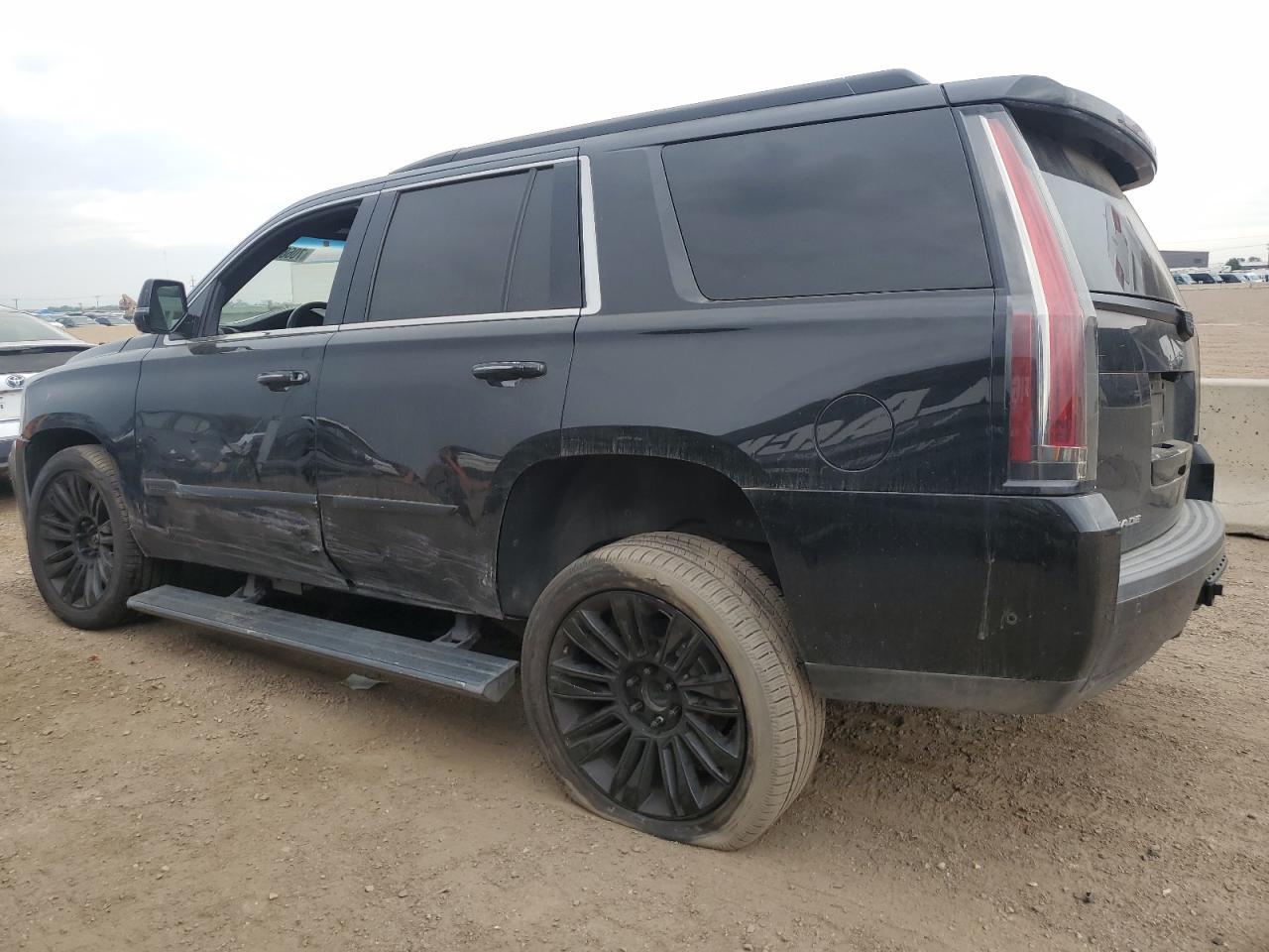 2017 Cadillac Escalade Platinum - Image 2