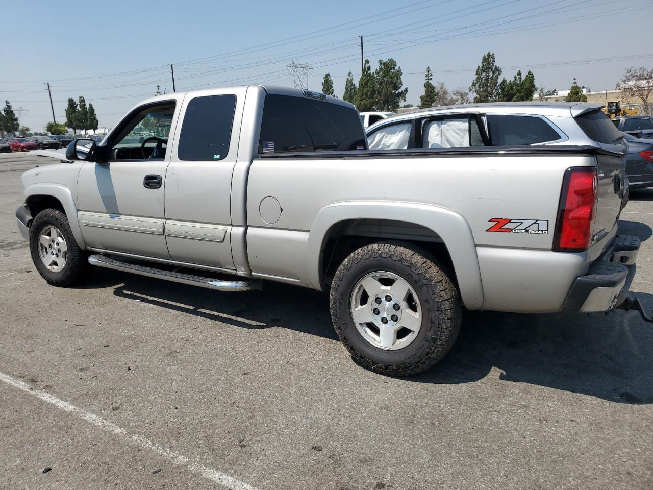 2004 Chevrolet Silverado K1500 - Image 2