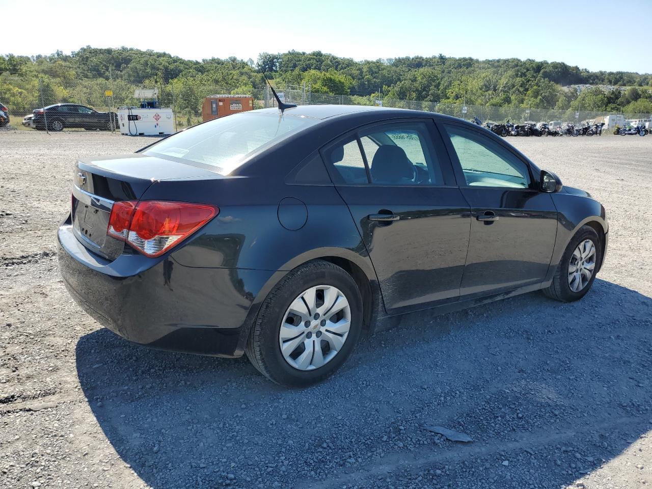 2014 Chevrolet Cruze Ls - Image 3