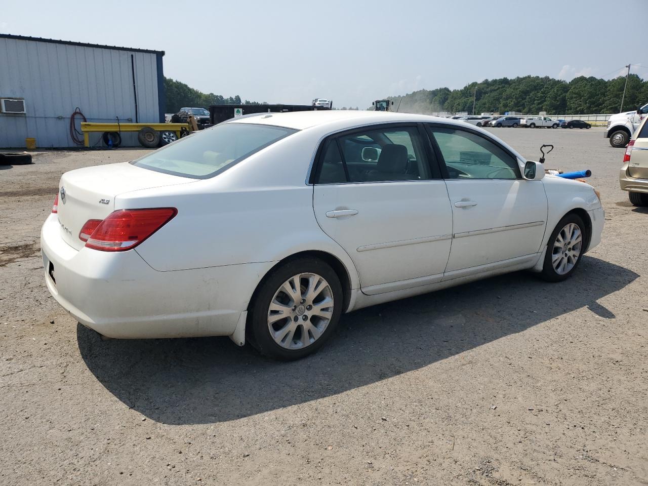 2010 Toyota Avalon Xl - Image 3