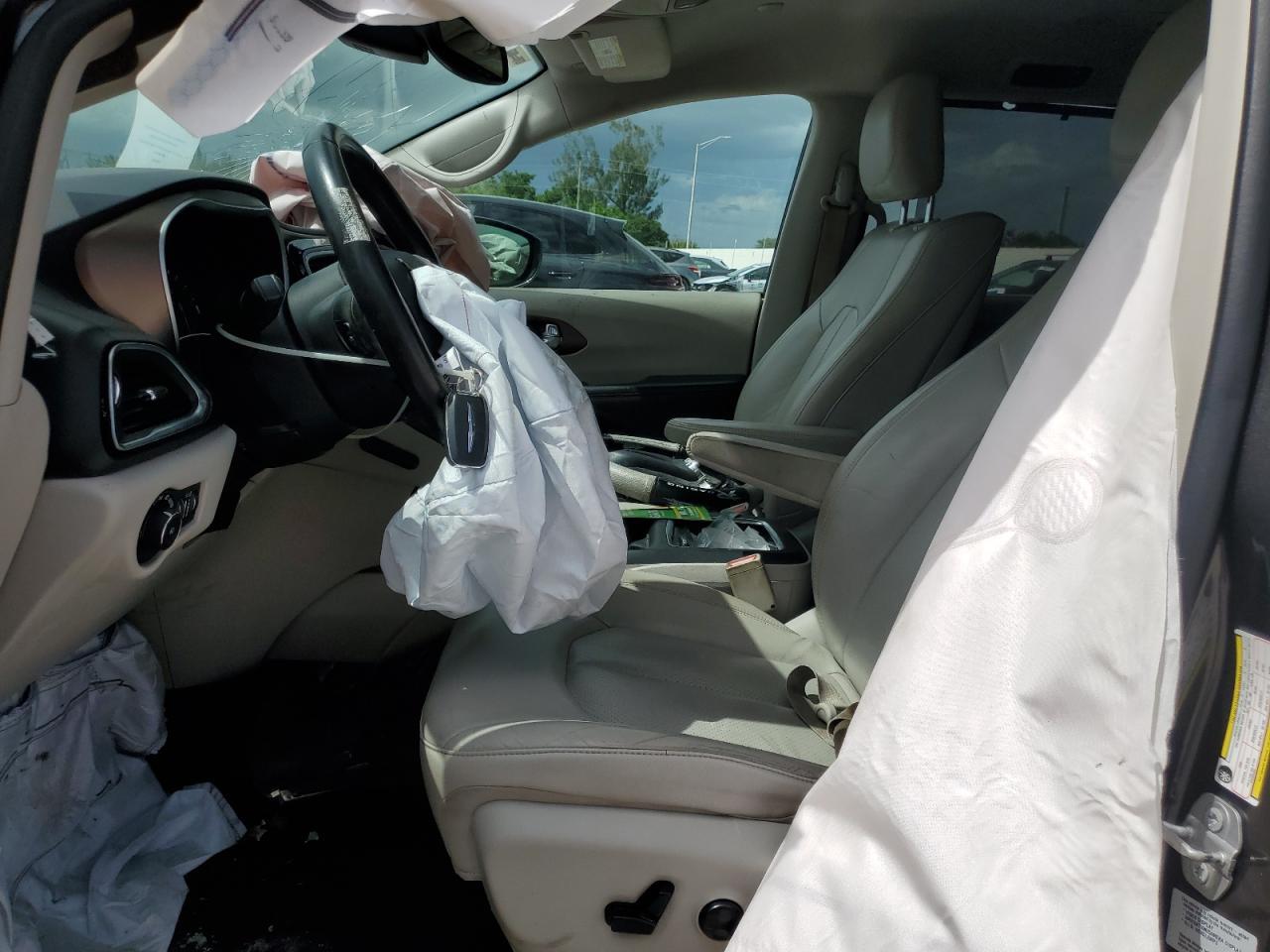 2017 Chrysler Pacifica Touring L Plus - Image 7