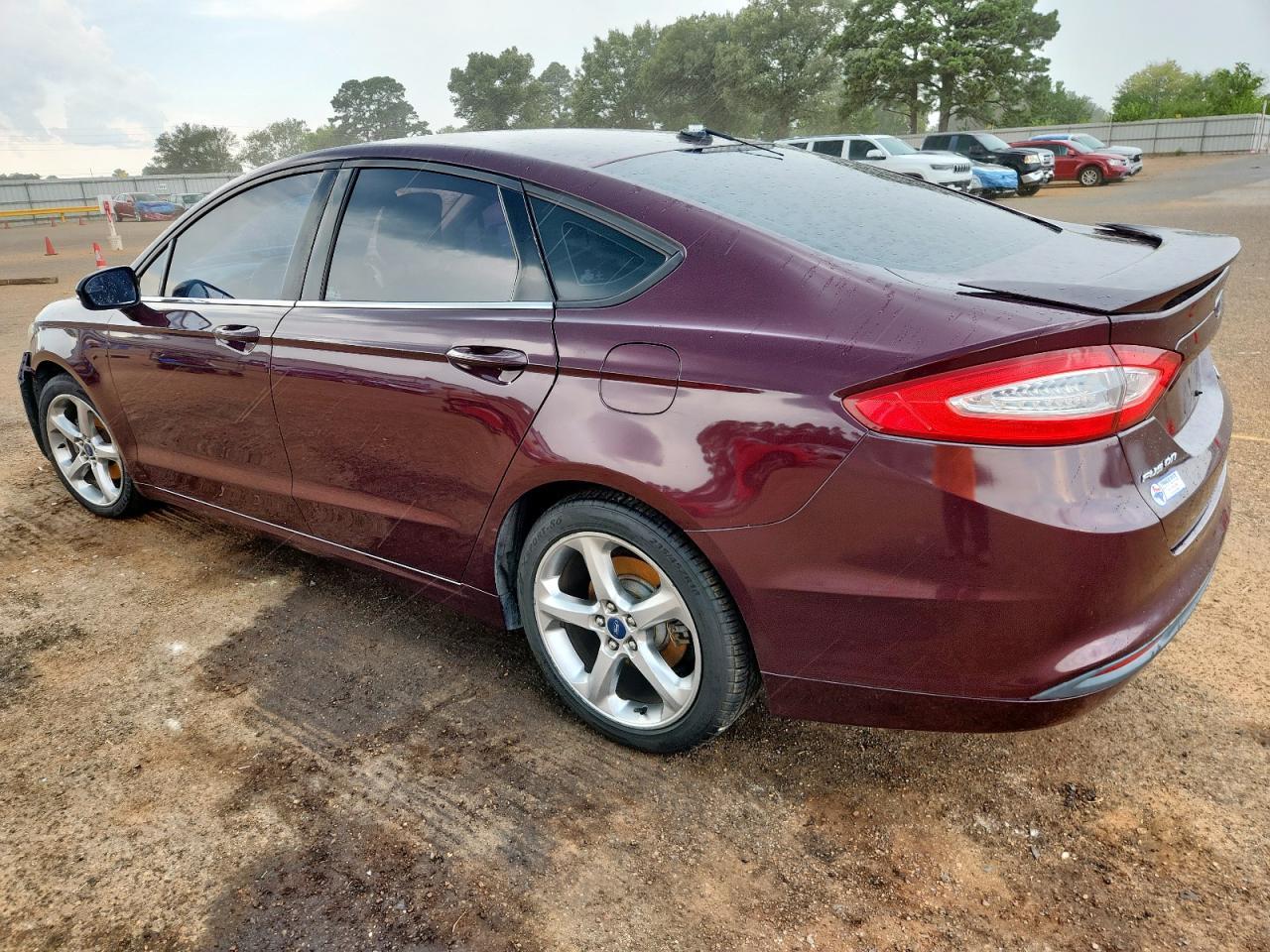 2013 Ford Fusion Se - Фото 2