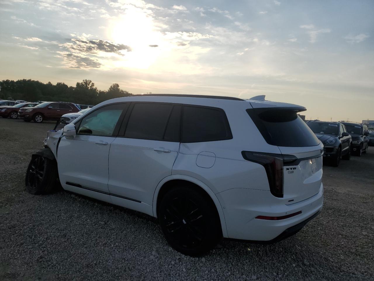 2023 Cadillac Xt6 Sport Platinum - Image 2