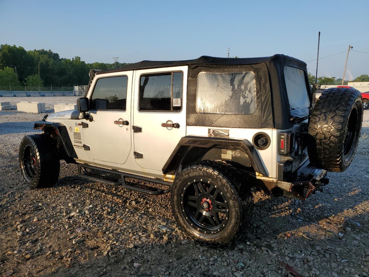 2012 Jeep Wrangler Unlimited Sport - Фото 2