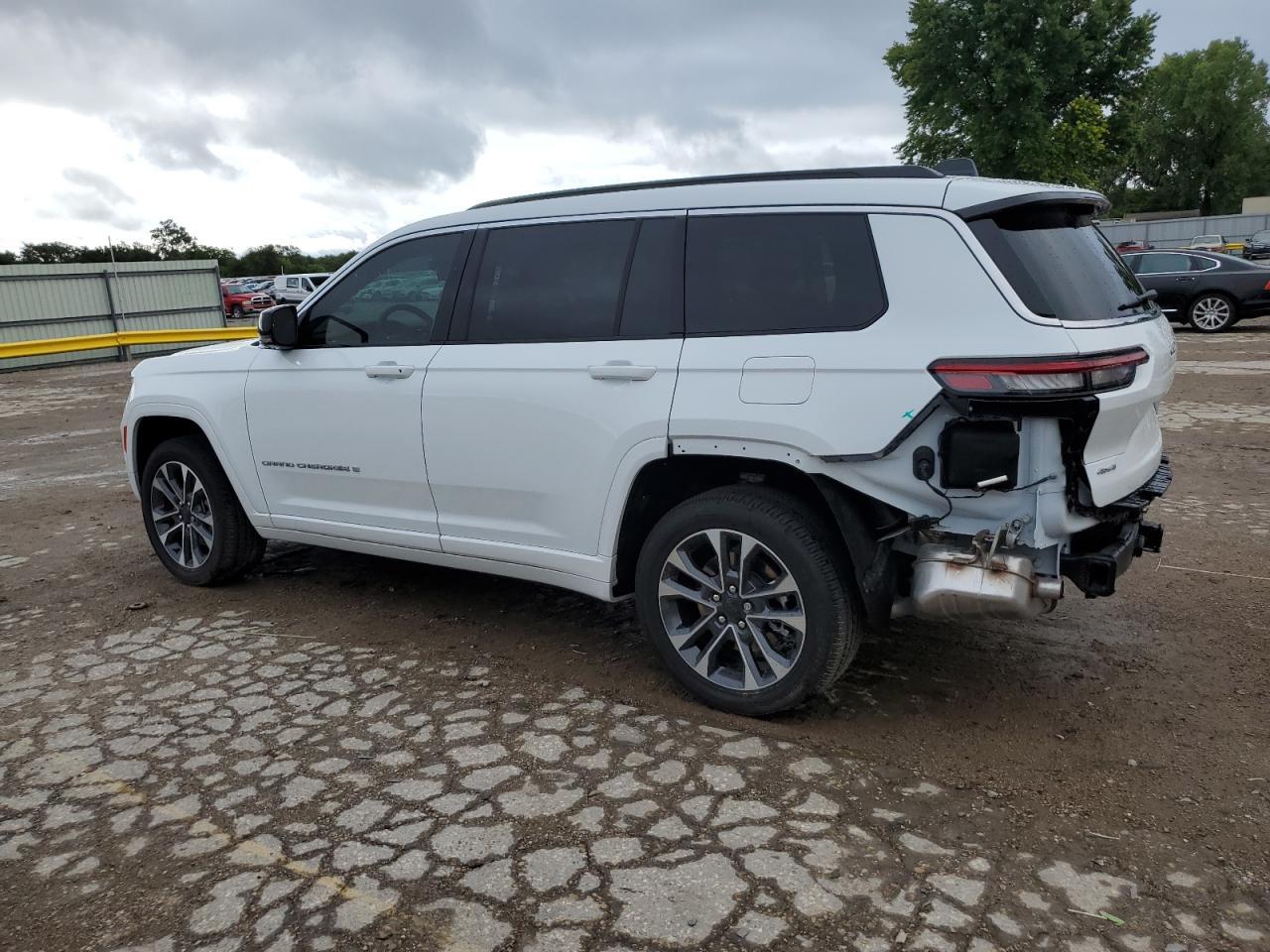 2025 Jeep Grand Cherokee L Overland - Image 2
