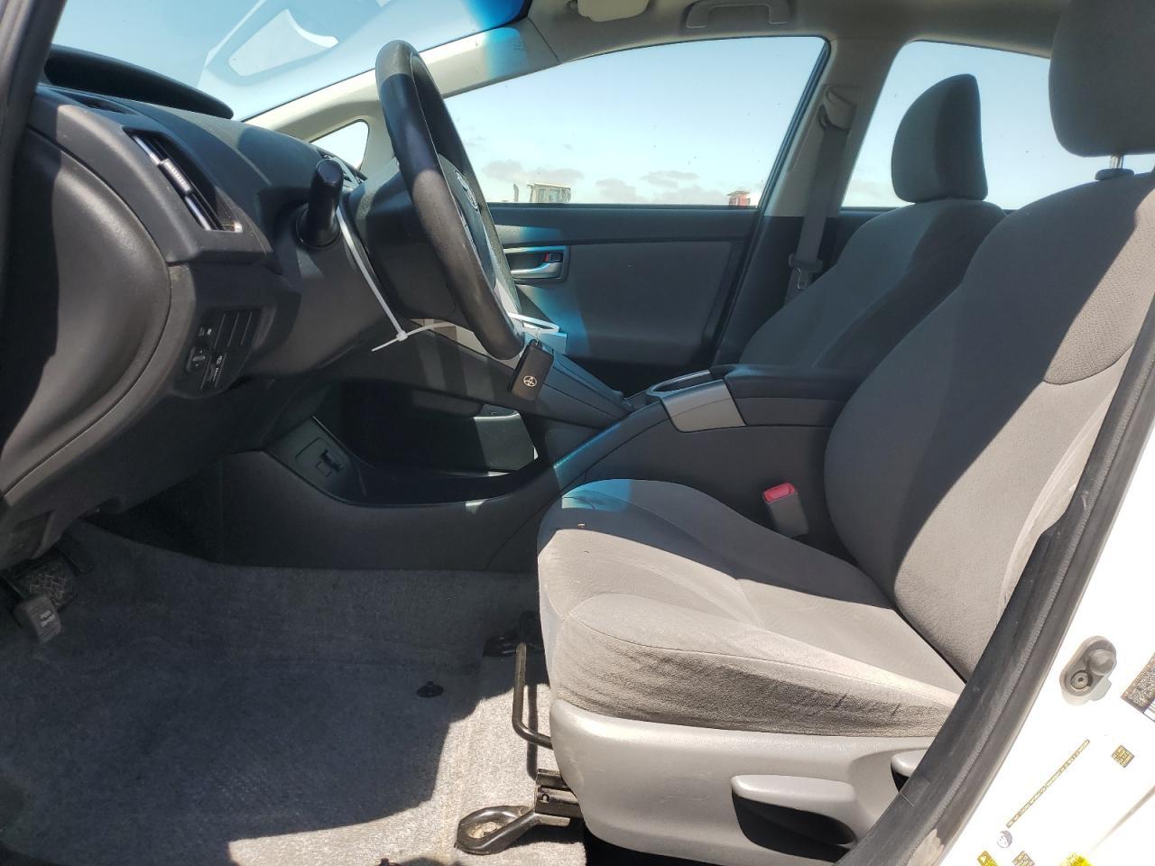 2013 Toyota Prius - Фото 7