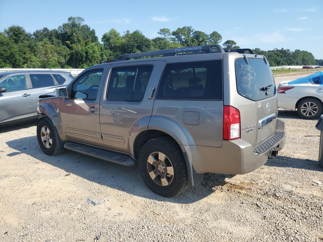 2007 Nissan Pathfinder Le - Image 2
