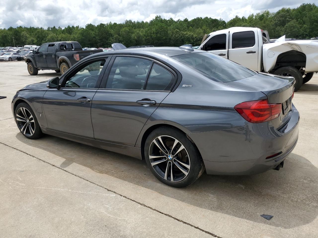2018 BMW 330E - Фото 2