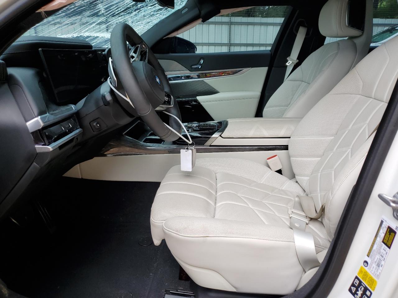 2024 BMW 760 Xi - Image 7