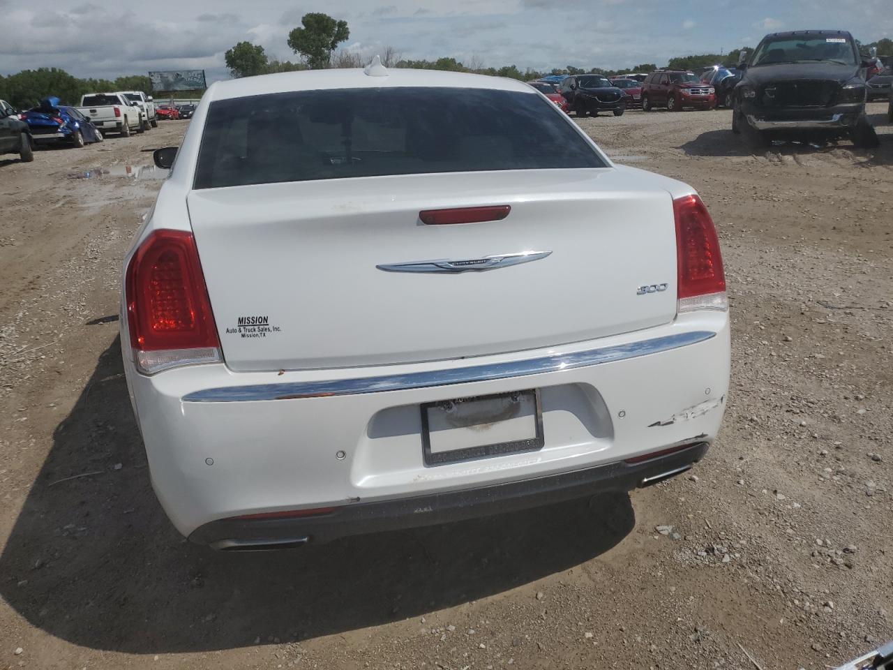 2016 Chrysler 300 Limited - Фото 6