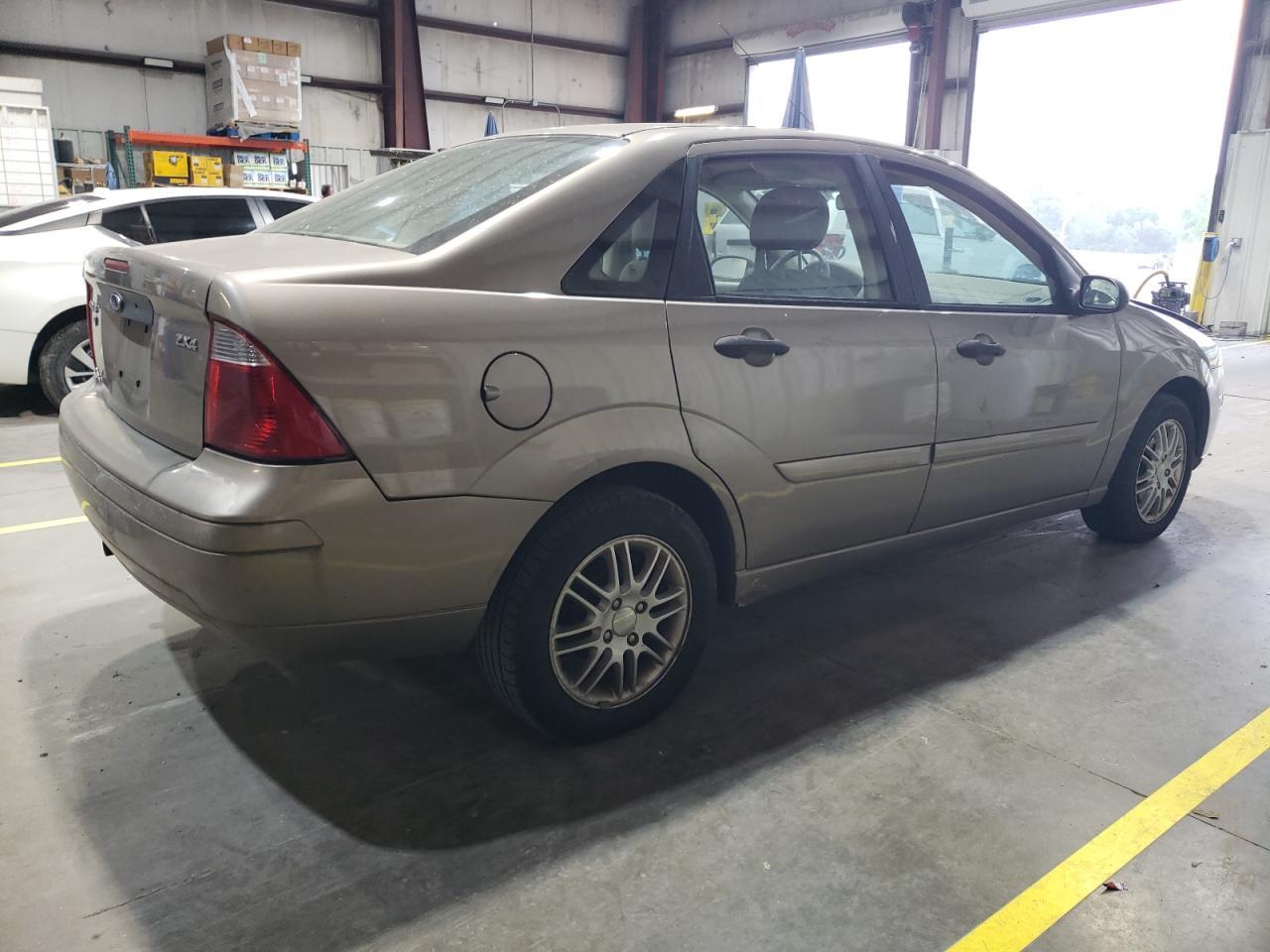 2005 Ford Focus Zx4 - Фото 3