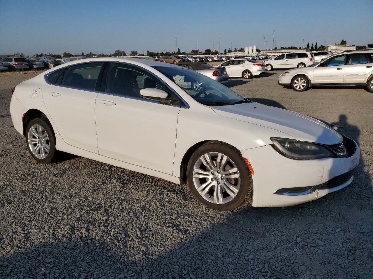 2015 Chrysler 200 Limited - Фото 4