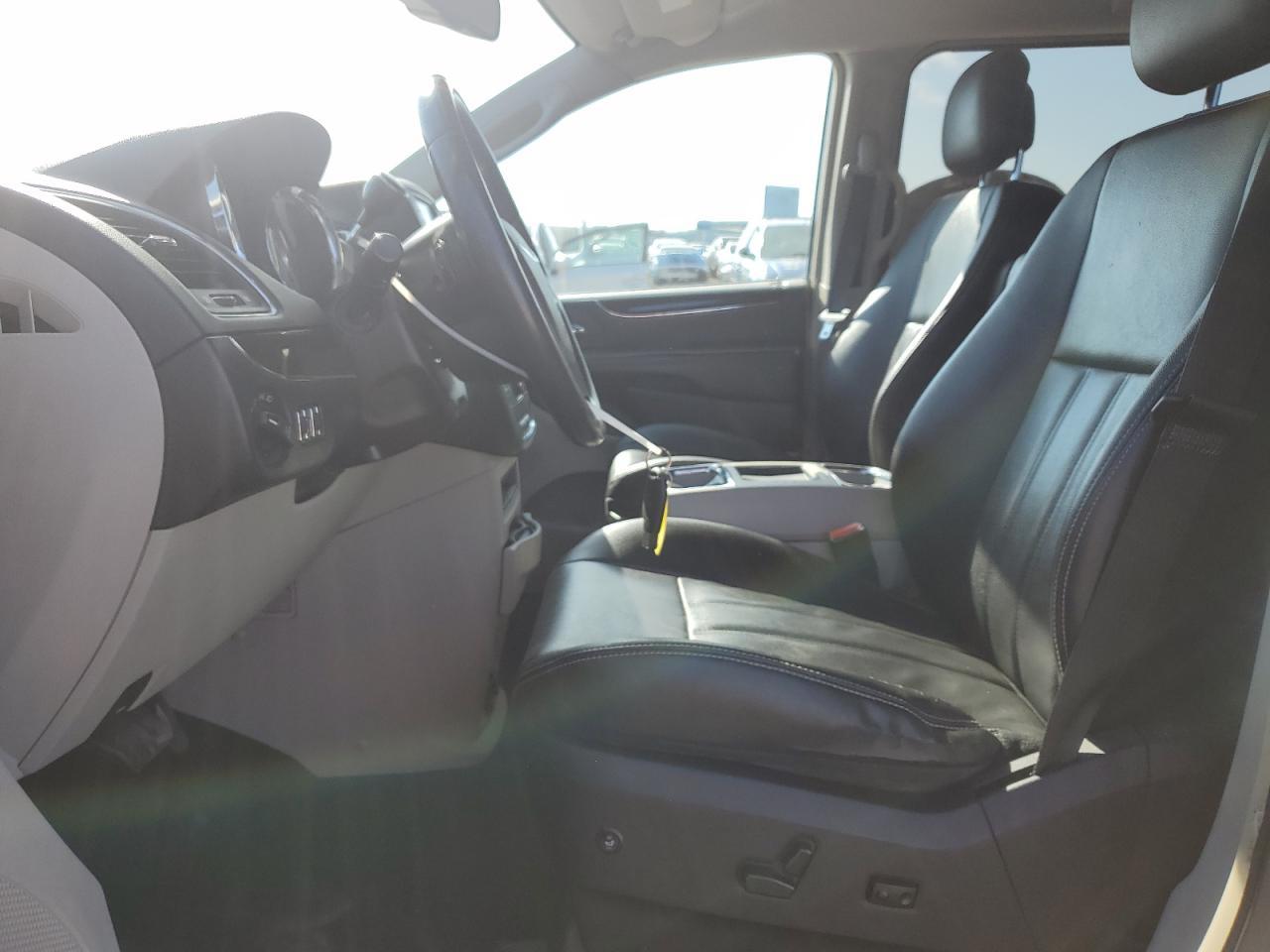 2013 Chrysler Town & Country Touring - Image 7