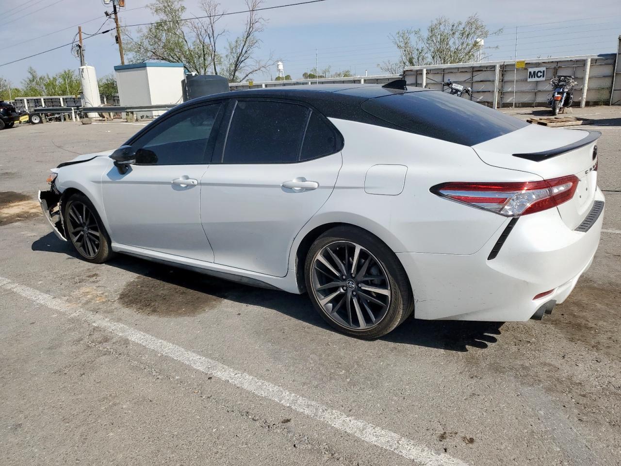 2020 Toyota Camry Xse - Фото 2