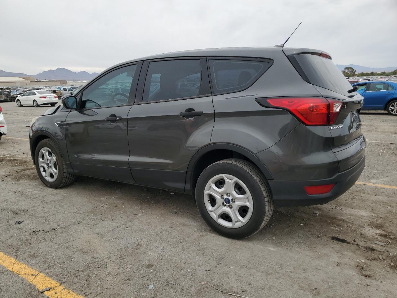 2019 Ford Escape S - Фото 2