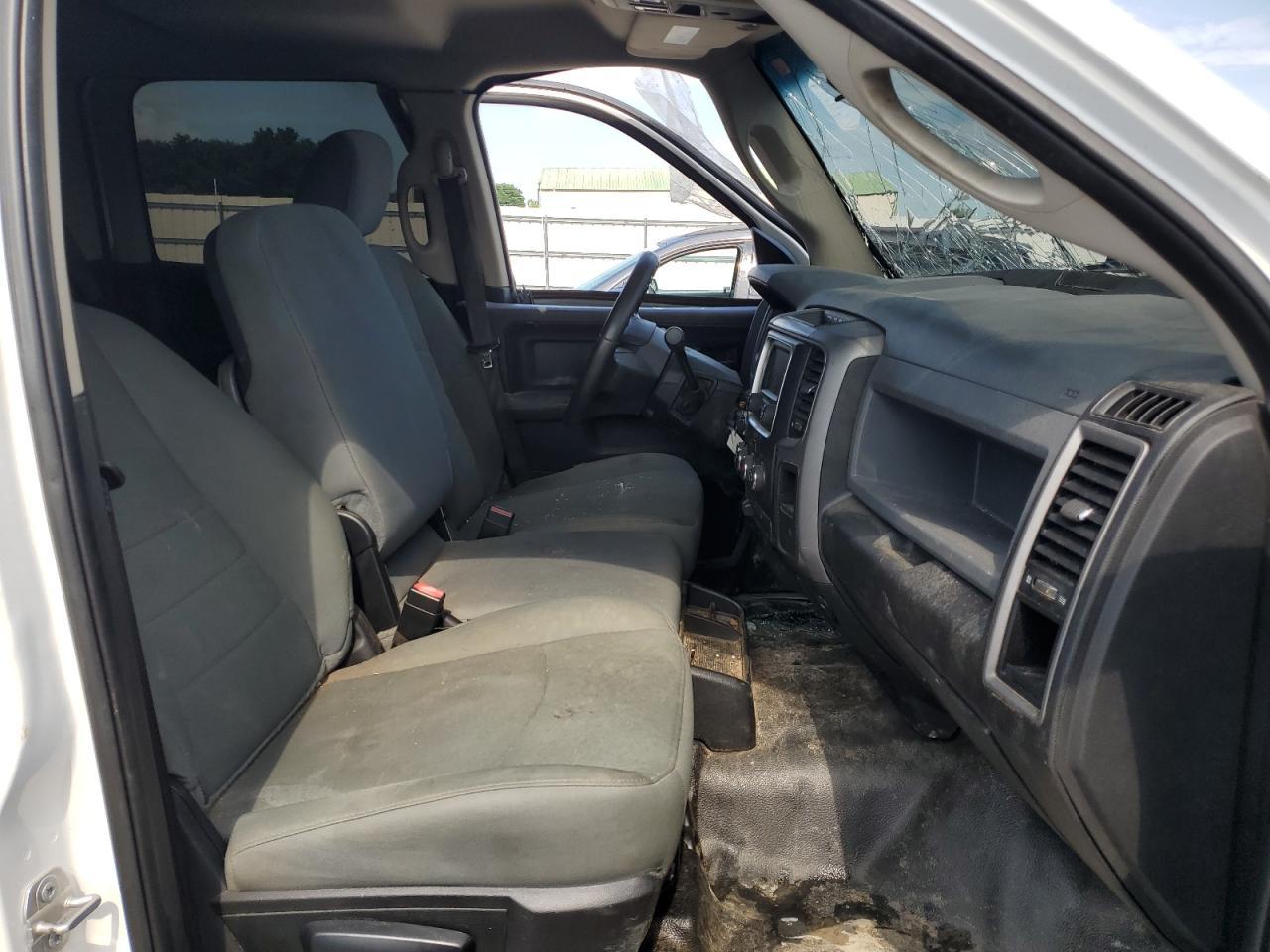 2018 Ram 3500 Cab & Chassis T - Фото 7