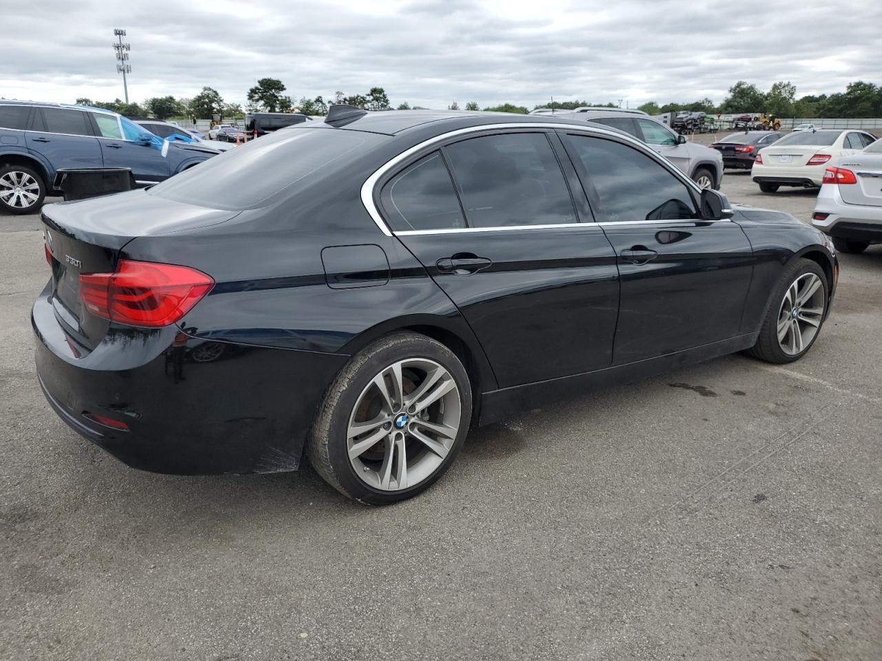 2018 BMW 330 Xi - Фото 3