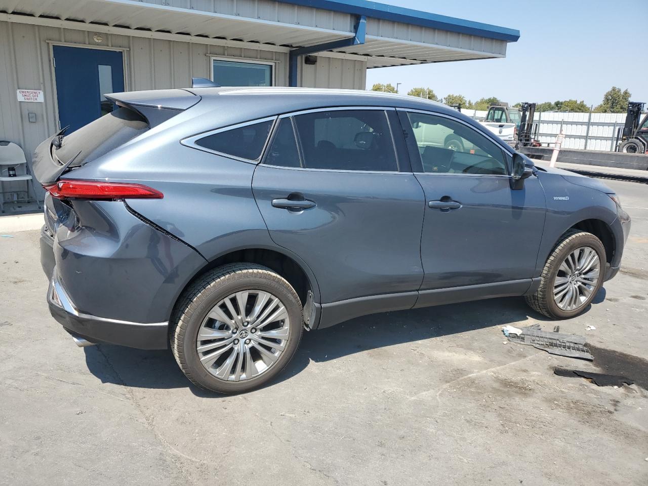 2021 Toyota Venza Le - Image 3