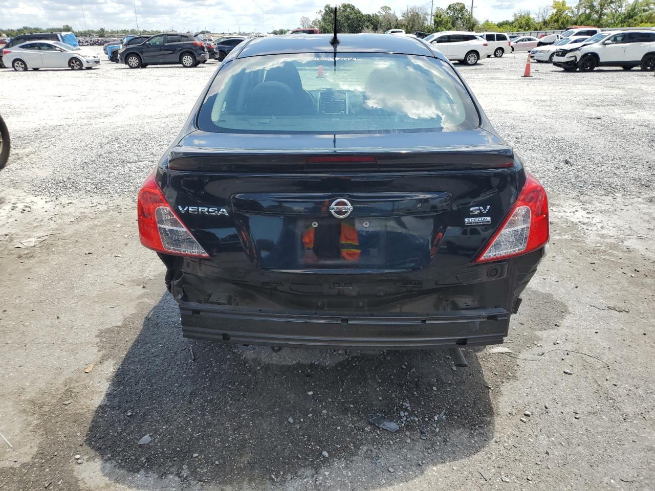 2017 Nissan Versa S - Фото 6