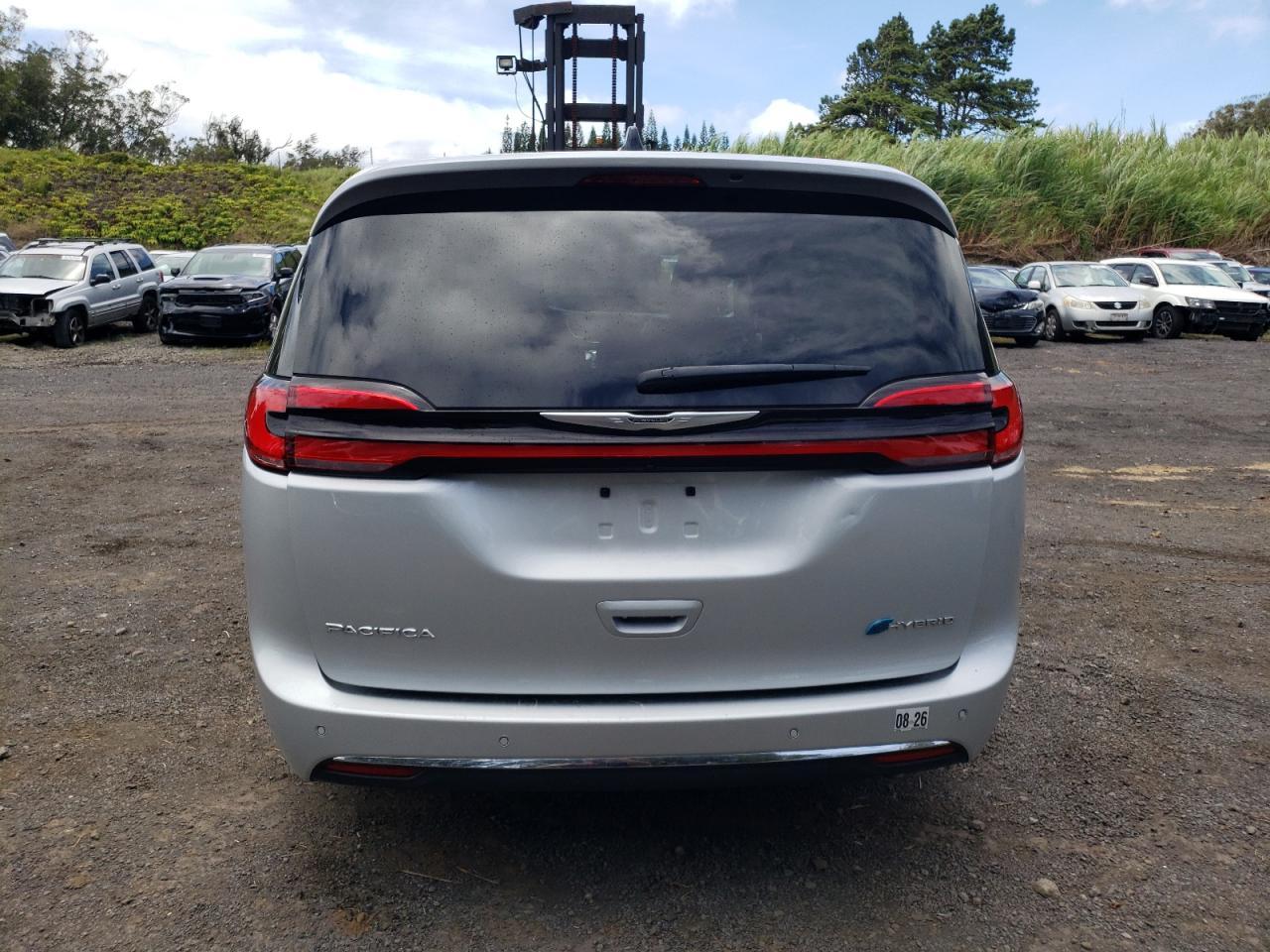 2024 Chrysler Pacifica Hybrid Select - Image 6