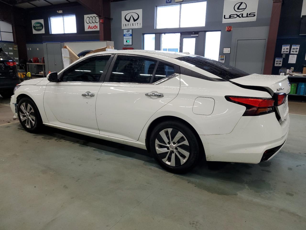 2020 Nissan Altima S - Фото 2