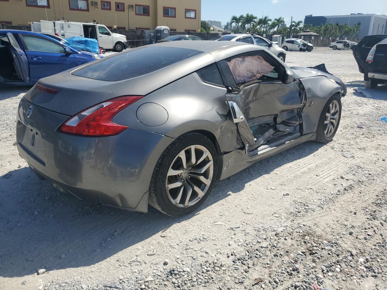 2014 Nissan 370Z Base - Image 3